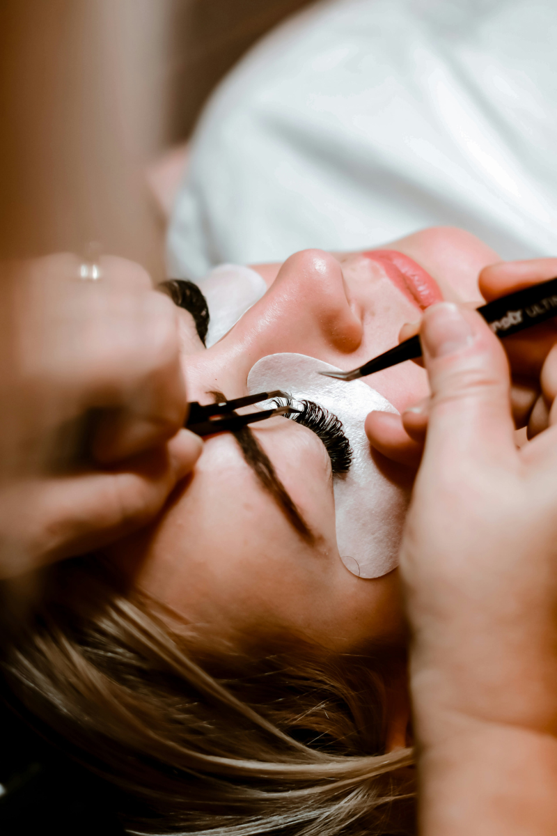 Best Eyelash and Brow Services in Gurgaon – Extensions, Lifts, and Tinting